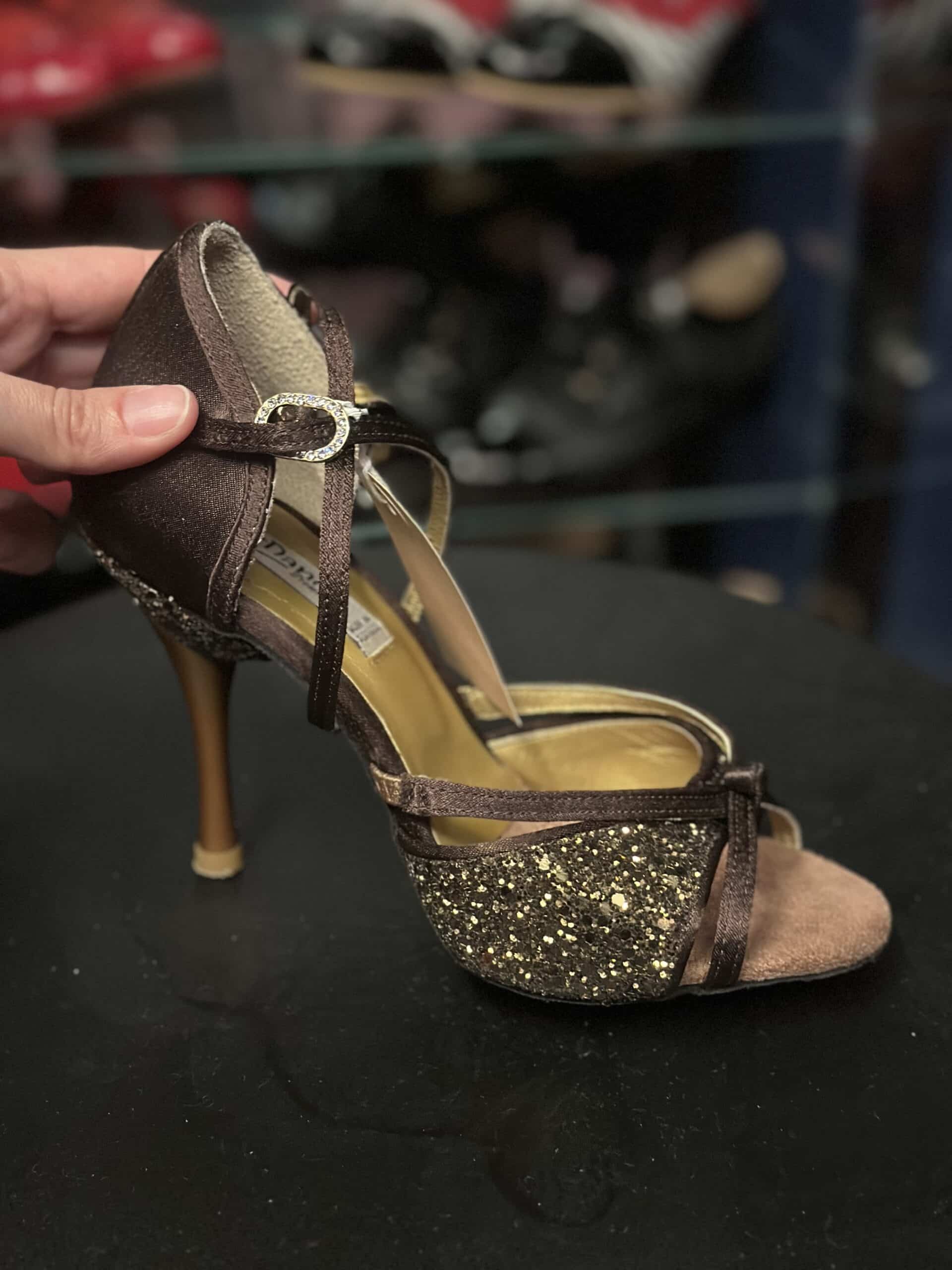 Tango Schuhe online kaufen Port Dance Brown & Gold Grösse: 36.5 Absatz: 9cm Zustand: gebraucht, gut